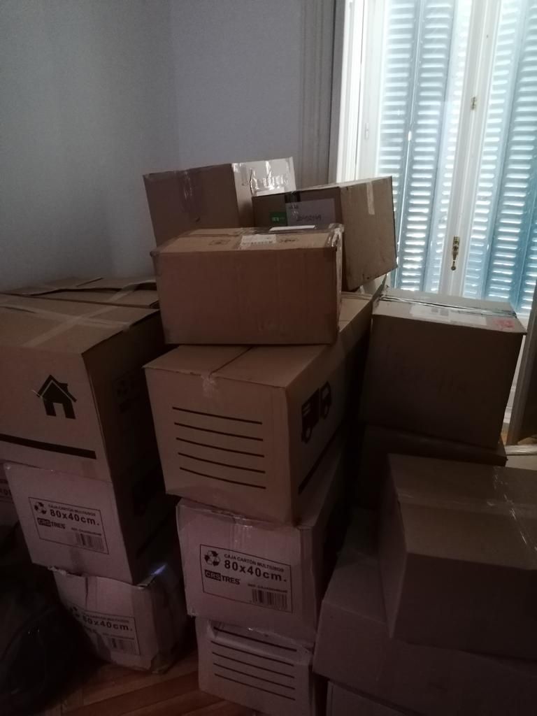 Cajas de cartón apiladas